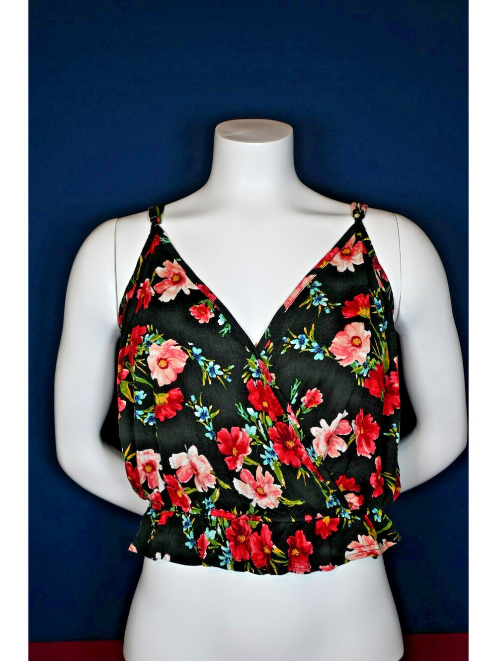 Ambiance Floral Cami Crop Top Large Black Pink V-Neck